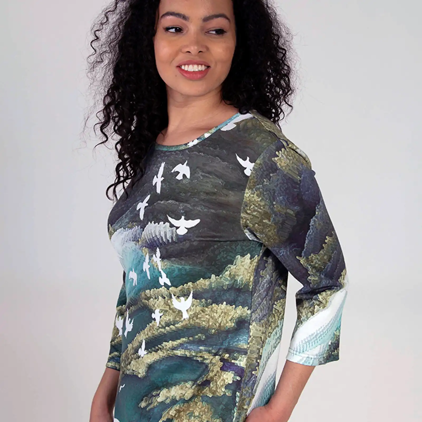 Thumbnail: Fresh FX White Doves 3/4 Sleeve Top 1FB541424C